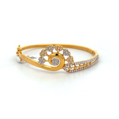 CHARMING FLOWER INSPIRED DIAMOND BRACELET FOR LADIES  Bracelet
