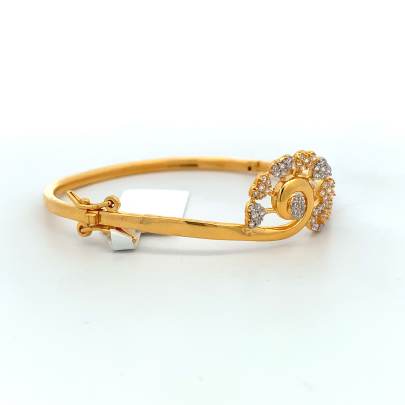 CHARMING FLOWER INSPIRED DIAMOND BRACELET FOR LADIES  Bracelet