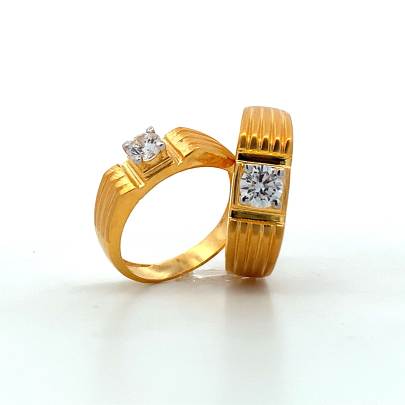 ENTHRALLING SINGLE STONE RING CARVED IN SQUARE DESIGN  Couple Rings
