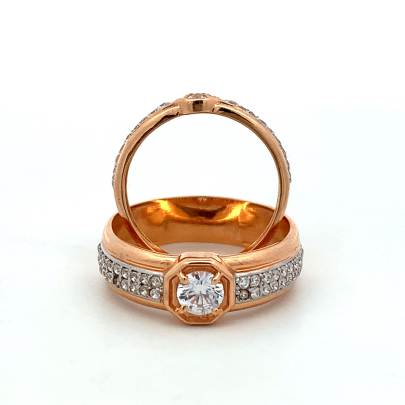 GLIMMERING SOLITAIRE COUPLE RING WITH STYLISH BAND Gold