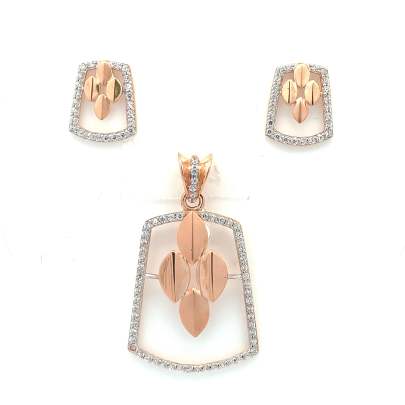 STYLISH LEAFY DESIGNED GOLD PENDANT AND EARRINGS  Gold