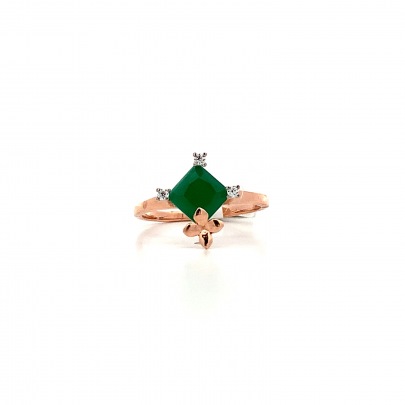 LOVELY GREEN EMERALD RING WITH MINI FLOWER Gold