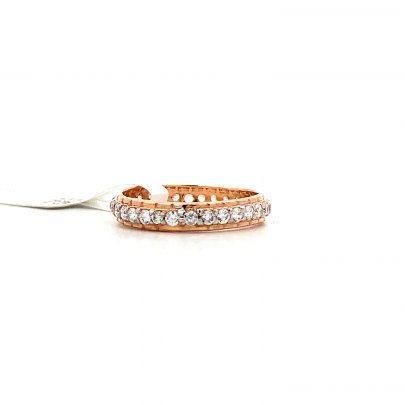 ENRAPTURING RING WITH ROUNDLY FIT DIAMONDS  Gold