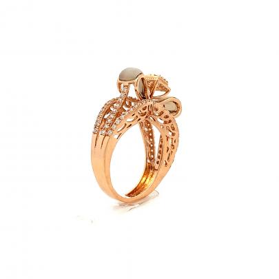 LUMINOUS SQUARE CARVED PEARL AND DIAMOND FINGER RING  Rings