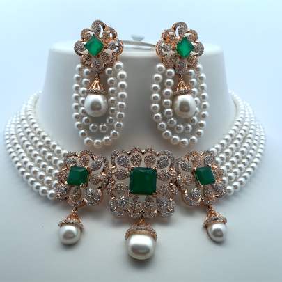 DIVINE FLORAL PEARL AND EMERALD STONE NECKLACE  Gold