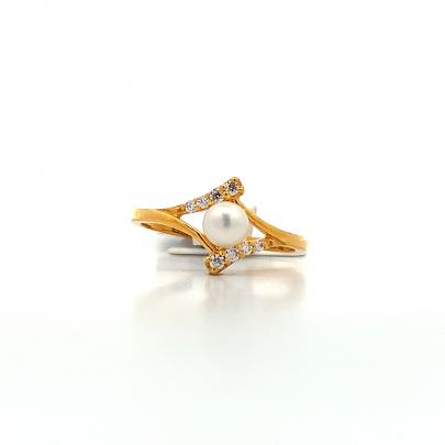 DAZZLING DIAMOND SHAPED PEARL RING FOR LADIES  Gold