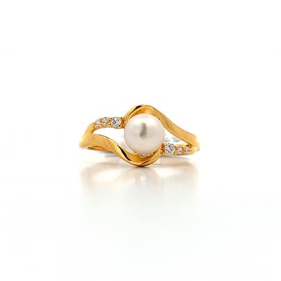 DELIGHTFUL DIAMOND AND PEARL FINGER RING  Gold