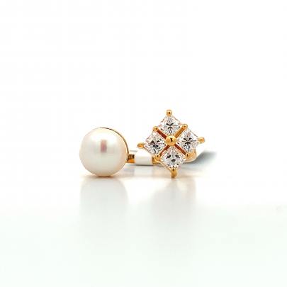 CONTEMPORARY DIAMOND AND PEARL LADIES RING  Gold