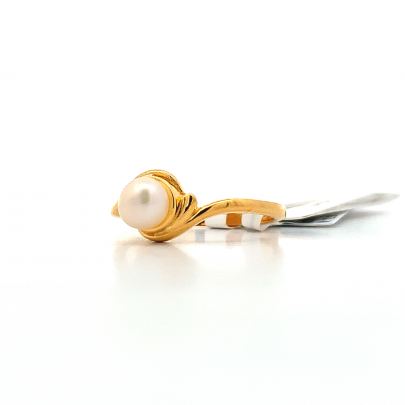 SIMPLE AND ELEGANT SINGLE PEARL STUDDED WOMEN'S RING  Rings
