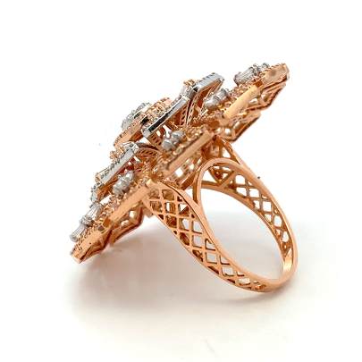 SPARKLING FLORAL DESIGNED DIAMOND COCKTAIL RING  Rings