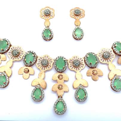 STERLING FLOWER MOTIF DIAMOND AND EMERALD NECKLACE SET  Gold